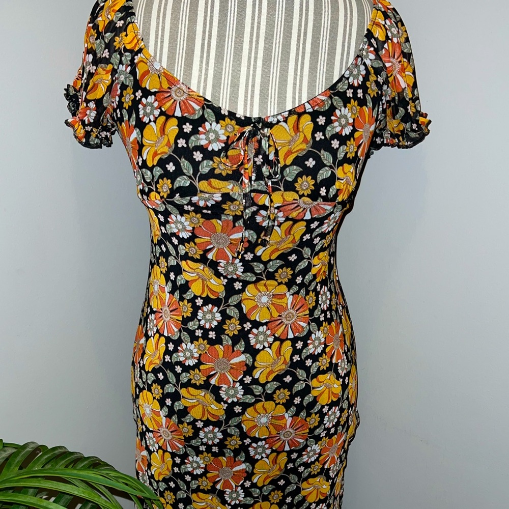 No Comment 90s-Coded Mid-Length Dress